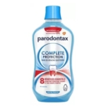 Une bouteille de rince-bouche Parodontax Complete Protection, avec un liquide bleu et une étiquette indiquant les avantages pour des gencives saines et des dents fortes. L'étiquette met en évidence la technologie CPC et le taux d'alcool de 0 %. Dakar