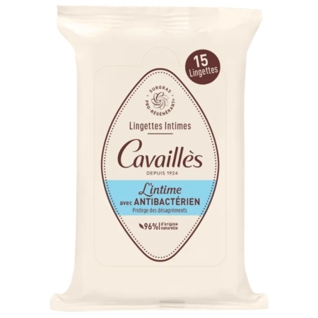 Un paquet de lingettes antibactériennes intimes Cavaillès, contenant 15 lingettes. L'emballage est essentiellement blanc, avec des touches de marron et de bleu, et comporte un texte en français décrivant les qualités antibactériennes et protectrices du produit. Dakar