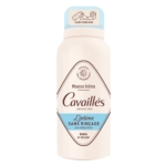 Un flacon de Cavaillès Mousse Intime L'intime Sans Rinçage, une mousse antibactérienne de nettoyage intime sans rinçage, avec une étiquette blanche et bleu clair et un bouchon beige avec une illustration. Dakar