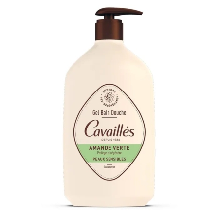 Un flacon pompe beige de Cavaillès Gel Bain Douche pour peaux sensibles, étiqueté "Amande Verte", avec un texte marron et un accent vert, destiné à un nettoyage doux sans savon. Dakar