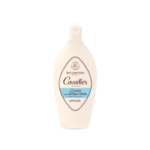 Un flacon de nettoyant intime antibactérien Soin Lavant Intime de Cavaillès avec un bouchon blanc, un corps beige et une étiquette bleue et marron. Dakar
