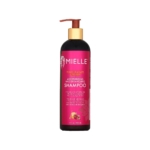 Une bouteille de shampooing hydratant et démêlant Mielle Grenade & Miel, 12 fl oz, avec une étiquette rose et un distributeur à pompe en cuivre, présenté sur un fond blanc. Dakar