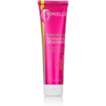 Un tube rose de Mielle Mongongo Oil Pre-Shampoo Treatment, avec un texte blanc et jaune, debout sur un fond blanc. Le tube contient 148 ml (5 fl oz). Dakar