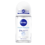 Flacon en verre transparent du déodorant roll-on Nivea Fresh Natural, doté d'un bouchon blanc et d'une étiquette bleue. L'étiquette indique "0% Aluminium (ACH)", "48h de protection" et "DERMA 48h ACTIVE Protection". Dakar