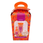 Le coffret « Tesori D’Oriente » à la note de musc blanc comprend une eau de toilette de 100 ml, une crème de douche de 250 ml et une éponge de bain, le tout présenté dans un coffret en carton coloré orné de motifs floraux orange et roses. Dakar