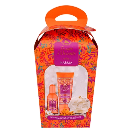 Le coffret « Tesori D’Oriente » à la note de musc blanc comprend une eau de toilette de 100 ml, une crème de douche de 250 ml et une éponge de bain, le tout présenté dans un coffret en carton coloré orné de motifs floraux orange et roses. Dakar