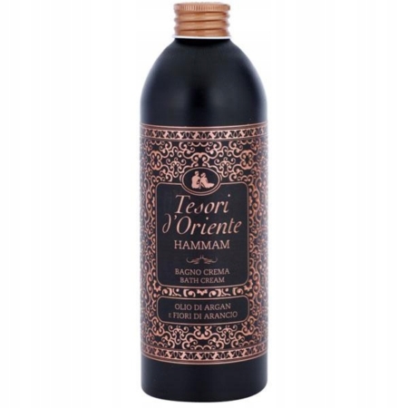 Un flacon noir de crème de bain Hammam Tesori d'Oriente avec des dessins en cuivre complexes et une étiquette portant la mention "Olio di Argan e Fiori di Arancio". Dakar