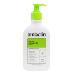 Un flacon blanc d'Amlactin Lait Hydratant Exfoliant Doux Peau Rugueuse et Sèche 400 g avec une pompe verte, pour les peaux normales à sèches. Formule sans parfum, à absorption rapide et douce pour les peaux rugueuses et sèches. Dakar