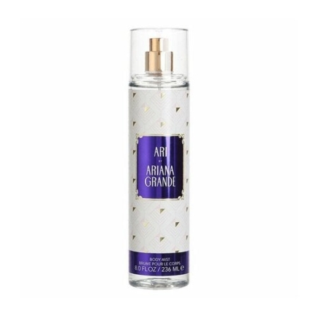 Un flacon transparent de brume pour le corps « Ari » d'Ariana Grande, doté d'un vaporisateur doré, d'une étiquette à motifs géométriques blancs et dorés, et d'une touche de violet sur laquelle figure le nom du parfum. Le flacon contient 8 fl oz (236 ml). Dakar