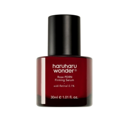 Un flacon rouge foncé de Haruharu Wonder Rose PDRN Firming Serum avec un bouchon noir, aussi élégant que Centellian 24 Madeca Crème Avancée Absorbante et Nourrissante Anti Rides avec Centella Asiatica 50 ml. L'étiquette indique "avec Retinal 0.1%" et "30ml e 1.01 fl. oz. Dakar