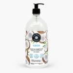 Un flacon pompe transparent du gel douche Les Petits Plaisirs Coco, décoré d'images de noix de coco et d'accents bleus, étiqueté comme contenant 90% d'ingrédients d'origine naturelle et fabriqué en France. Dakar
