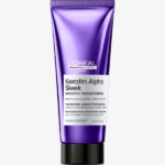 Un tube violet de 200ml de L'Oréal Soin Transformatif Lissant Keratin Alpha Sleek pour Cheveux Sujets Aux Frisottis Et Indisciplinés, un traitement lissant pro pour les cheveux frisés ou indisciplinés et le contrôle du volume. Dakar