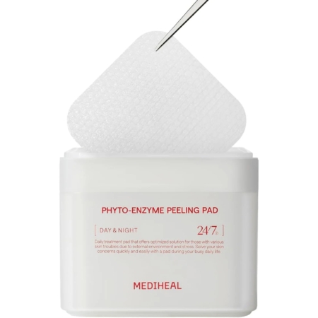 Un récipient blanc étiqueté "Disque exfoliant phyto-enzymatique 100 pièces" avec un tampon rond texturé soulevé par une pince à épiler, conçu pour les soins de jour et de nuit. Dakar