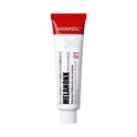 Un tube rouge et blanc étiqueté "MediPeel Melanon X Crème Hydratante Pour Taches Sombres Et Sur Plagiat 30ml" se tient debout, avec un texte noir et rouge, comme une solution de soin pour les taches sombres et les imperfections sur un fond blanc. Dakar