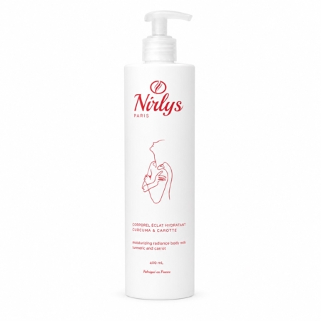Flacon-pompe blanc contenant le lait corporel hydratant et éclatant de Nirlys Paris au curcuma et à la carotte. Le flacon comporte un texte en rouge et une illustration simple d'une femme. La contenance du produit est de 400 ml. Dakar