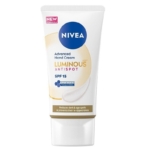Un tube de 50 ml de crème pour les mains Nivea Luminous 630 Anti-Taches SPF 15 Hydratation 24 h, dont le design blanc et doré met en avant son efficacité pour atténuer les taches brunes et les signes de vieillissement. Dakar