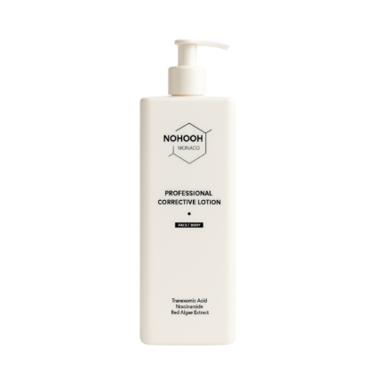 Le flacon pompe blanc de Nohooh Lait Eclaircissant Reparateur Visage et Corps 500ml (Copie) contient de l'acide tranexamique, du niacinamide et de l'extrait d'algue rouge pour les soins du visage et du corps. Dakar