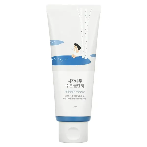 Un tube blanc de « Round Lab Nettoyant Hydratant à l’Acide Hyaluronique et Sève de Bouleau » de 150 ml présente l’illustration d’une femme au bord d’un étang bleu, entourée de bouleaux, avec un texte en coréen sur le devant. Dakar