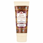 Un tube de 250 ml de « Crème de Douche Byzantium » de Tesori d'Oriente, un gel douche crémeux au parfum mystérieux, orné d'un motif en mosaïque aux couleurs vives (rouge, jaune et bleu), met en avant la rose noire et le labdanum comme ingrédients phares. Dakar