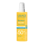 Le flacon jaune de la crème solaire Uriage Bariésun Spray Protecteur Visage Et Corps SPF 50+ est doté d'un bouchon vaporisateur blanc, d'un texte bleu et blanc soulignant sa haute protection et d'un format de 200 ml. Dakar