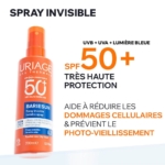 Sur la photo, le flacon orange d'Uriage Bariésun Spray SPF50+ Protecteur Visage et Corps avec Parfum, 200 ml, qui offre une très haute protection contre les rayons UVB, UVA et la lumière bleue, et contribue à réduire les dommages cellulaires afin de prévenir le photovieillissement. Dakar