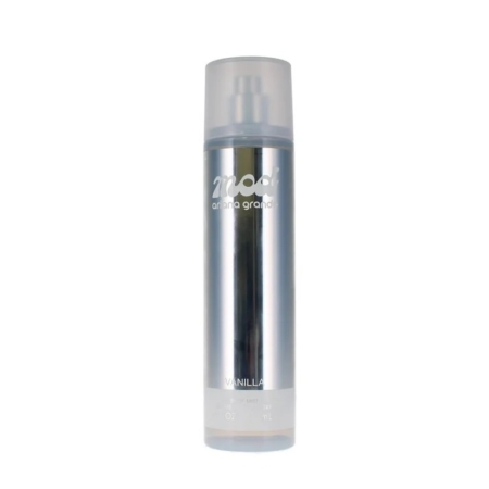 Le parfum pour le corps « Mod Vanilla Brume » d'Ariana Grande pour femme, en format 236 ml, se présente dans un flacon vaporisateur cylindrique argenté aux lignes épurées, muni d'un bouchon translucide et portant les inscriptions « mod ariana grande » et « VANILLA » près de la base, pour un look moderne. Dakar