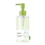 Un flacon transparent d'huile démaquillante Beplain « Huile Démaquillante Nettoyante Douce au Haricot Mungo » de 200 ml, doté d'une pompe verte et d'une étiquette blanche minimaliste ornée d'une illustration verte représentant un haricot mungo. Dakar