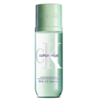 La brume parfumée pour les cheveux et le corps Calvin Klein « Cotton Musk » de 236 ml est présentée dans un flacon vert clair, orné d'un grand logo CK, sur lequel figurent les informations relatives au produit en lettres blanches et violettes. Dakar