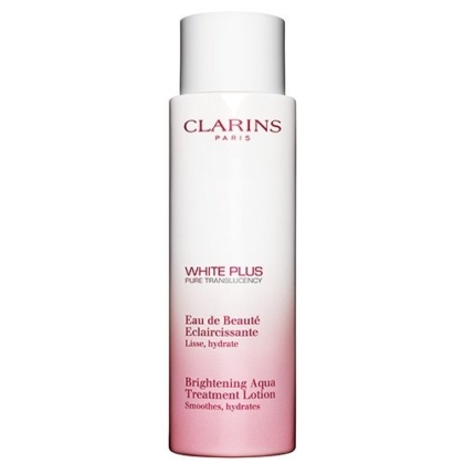 Un flacon blanc et rose de « Clarins White Plus Pure Translucidité Eau de Beauté Éclaircissant Soin Éclat » de Clarins, 200 ml, sur lequel figurent les informations sur le produit en lettres rouges et grises sur le devant. Dakar