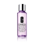 Un flacon de 125 ml du démaquillant « Take The Day Off » pour les yeux, les cils et les lèvres de Clinique, sans parfum, doté d'un bouchon argenté et contenant un liquide violet, présenté sur un fond blanc. Dakar