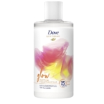 Un flacon blanc de gel douche Dove « Crème Douche Soignante au Beurre de Karité et à la Vanille » de 750 ml, orné d'une étiquette aux volutes roses et jaunes, inspirée de la gamme « Beurre de Karité et Vanille », qui met en avant ses bienfaits nourrissants. Dakar