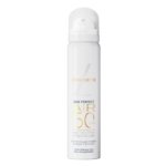 Une bombe aérosol blanche de 75 ml de « Lancaster Sun Perfect Air Spray Invisible Haute Protection SPF 50 Visage », ornée d'inscriptions dorées et noires et surmontée d'un bouchon translucide. Dakar