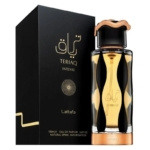 Un flacon du parfum « Teri Aq Intense » de Lattafa est présenté à côté de son coffret noir et or. Le flacon est orné d'un bouchon doré en forme de serpent et de subtils détails décoratifs dorés et noirs. Dakar