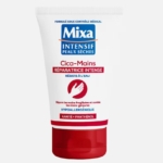 Un tube de crème pour les mains Mixa Intensif Peaux Sèches Cica-Mains, avec un étiquetage rouge et bleu, comportant un texte en français et muni d'un bouchon rouge, conçu pour une réparation intensive des mains. Dakar