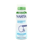 Un flacon de déodorant Narta Magnesium Protect 48H sans alcool. L'étiquette met en avant la composition à 30 % d'aluminium recyclé, les 5 ingrédients et une protection invisible. Le flacon est blanc, rehaussé de touches de bleu et de vert. Dakar