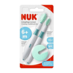 Le kit éducatif d'hygiène dentaire NUK « Brosse d'apprentissage + Brosse de nettoyage dès 6 mois », conçu pour les bébés à partir de 6 mois, est présenté dans un emballage comprenant deux brosses à dents à poils souples et un protège-dents arrondi de couleur vert menthe. L'emballage précise que ce kit est sans BPA et fabriqué en Allemagne. Ce produit est également connu sous le nom de « Kit de brosses à dents d'apprentissage NUK ». Dakar