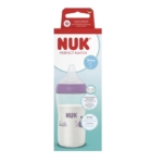 Un biberon en verre Nuk First Choice Blanc à partir de 3 mois, d'une contenance de 240 ml (Copie), adapté aux bébés à partir de 3 mois, doté d'un bouchon violet et orné de charmantes illustrations d'animaux sur le corps du biberon, est présenté dans son emballage. Ce biberon allie un design élégant à une fonctionnalité pratique pour répondre aux besoins de votre tout-petit. Dakar