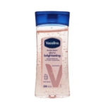 Un flacon transparent de 200 ml d'huile-gel pour le corps « Vaseline Radiant Body Oil Huile Gel Corps à la Niacinamide Éclat Quotidien », muni d'un bouchon bleu. L'étiquette met en avant la niacinamide pour une peau visiblement éclatante. Dakar