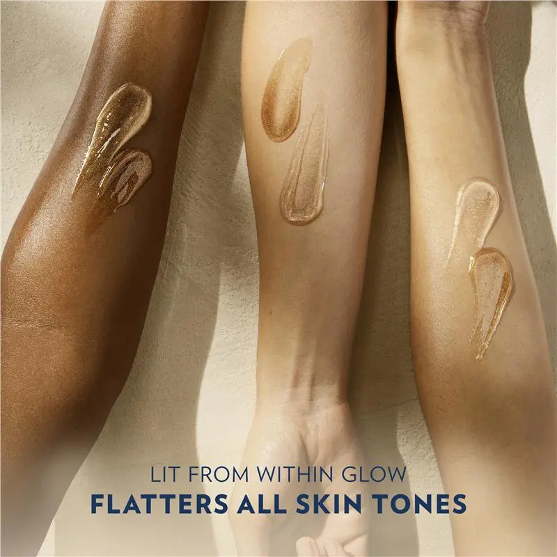 Trois avant-bras aux teints variés présentent des échantillons d’enlumineur liquide scintillant, mis en valeur par l’huile de corps hydratante 24 h « Effet Glow » de Nyx Fat Oil, 70 ml (Copie). Le texte en bas indique : « Un éclat qui vient de l’intérieur met en valeur tous les teints. ». Dakar