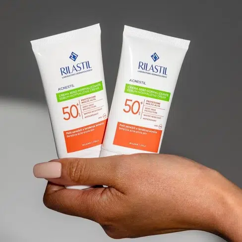 Rilastil Acnestil Spf50+ Fluide Visage Matifiant Peaux Mixtes à Grasses 40ml – Image 2